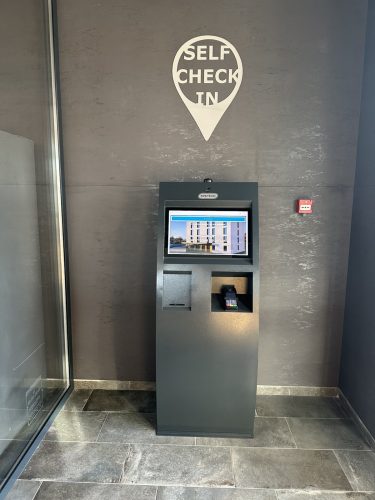 Интерактивен киоск за дигитална рецепция в хотел Westgate